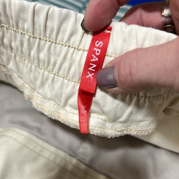 SPANX Stretch Twill Cargo Jogger with Ankle Zip in Parchm Cream Size 1X - Picture 7 of 16